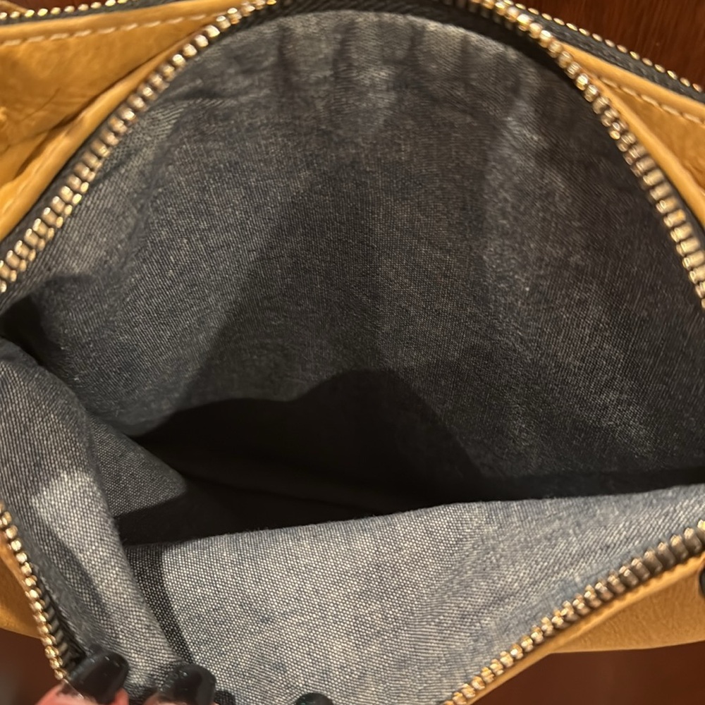 CLARE V
Bretelle Double Sac Crossbody Bag In Cuoio - Picture 4 of 5